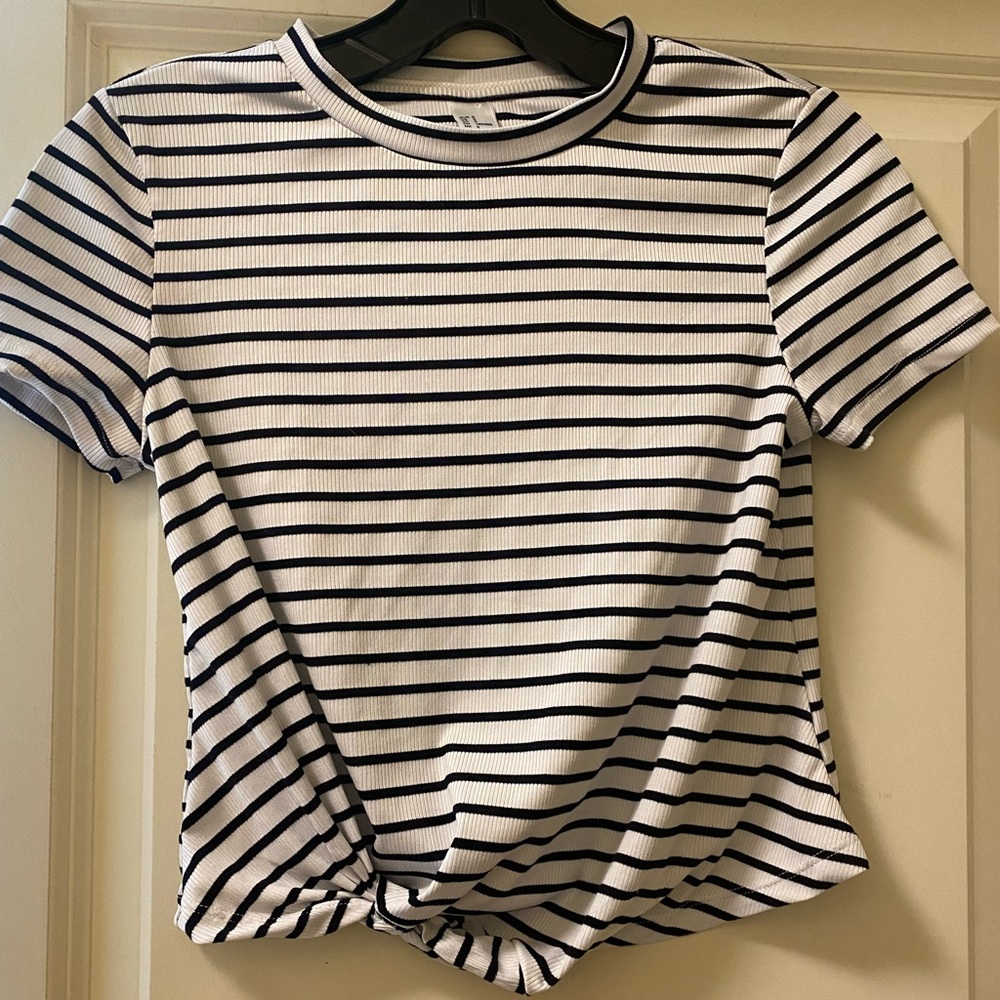 SHEIN  cropped top knotted, black and white,S